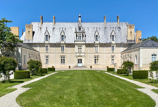 Wedding courtyard